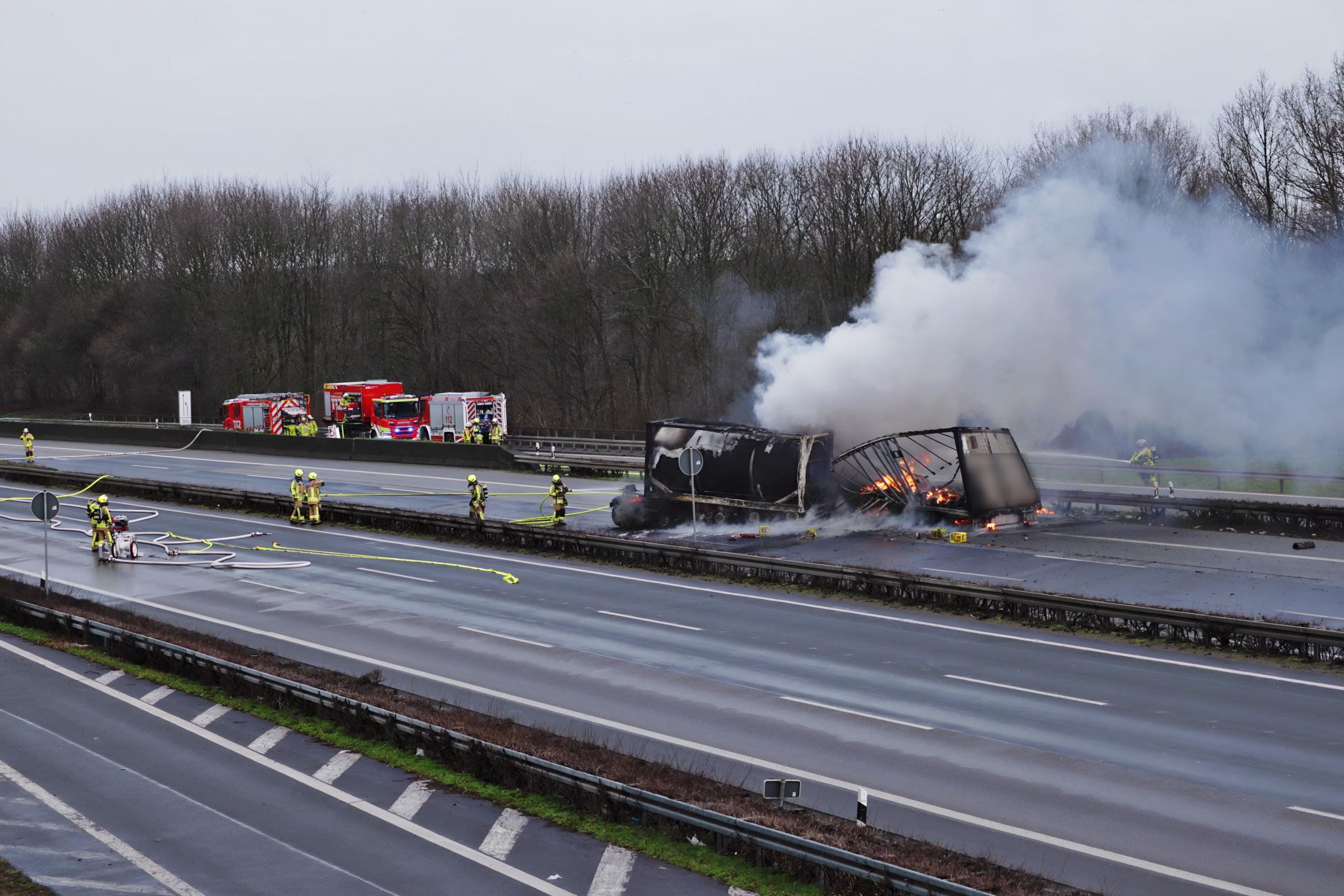 Polizei äußert sich zu tödlichem Unfall nach LKW Brand auf der A2