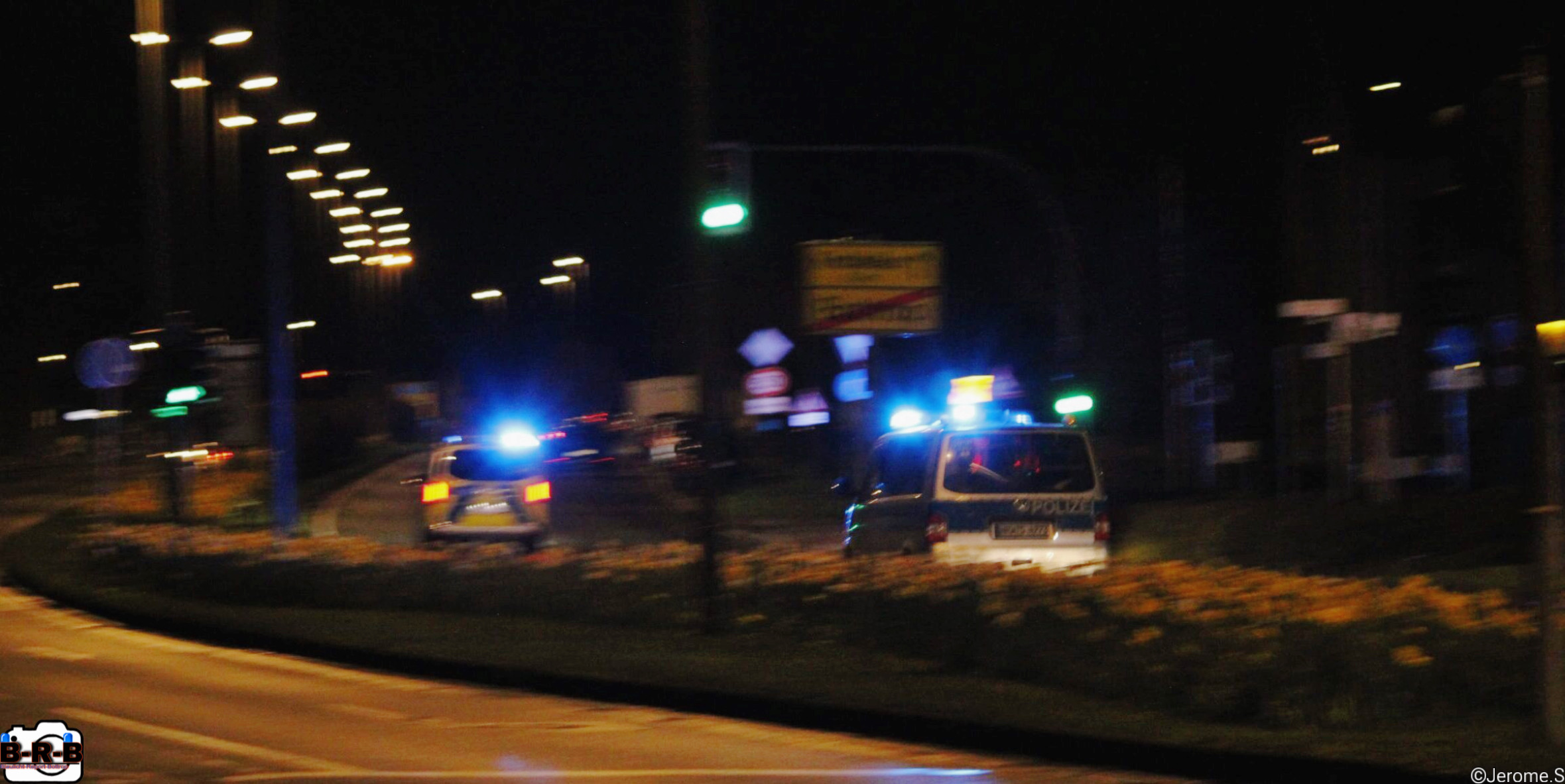Unfall mit 8.000 Euro Sachschaden: 19-Jähriger flüchtet ohne Fahrerlaubnis vor Polizei – war Alkohol im Spiel?