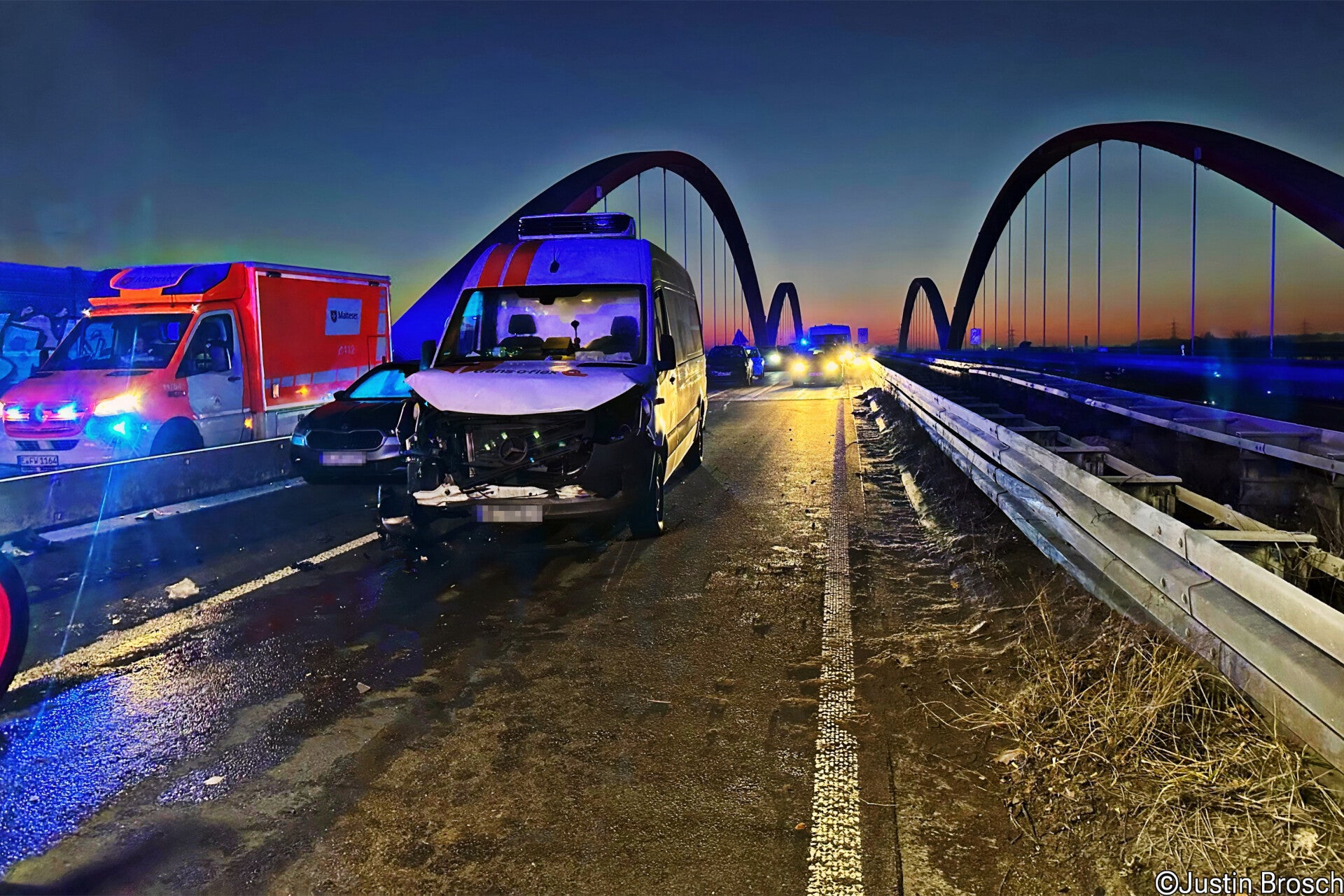 Glatteis sorgt für Massenkarambolage auf der A42 bei Bottrop