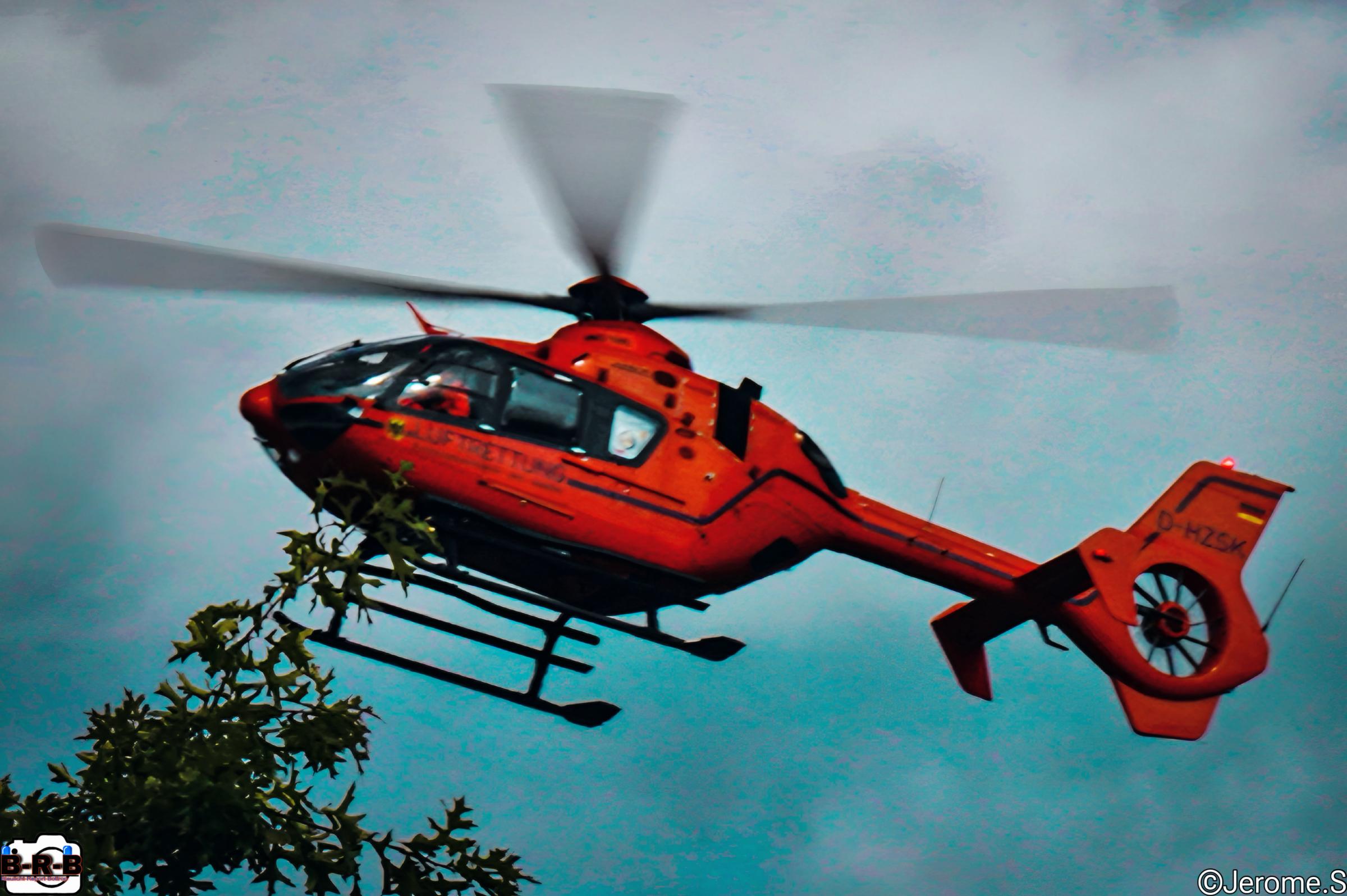 Bottrop-Grafenwald: Rettungshubschrauber nach schwerem Motorradunfall im Einsatz