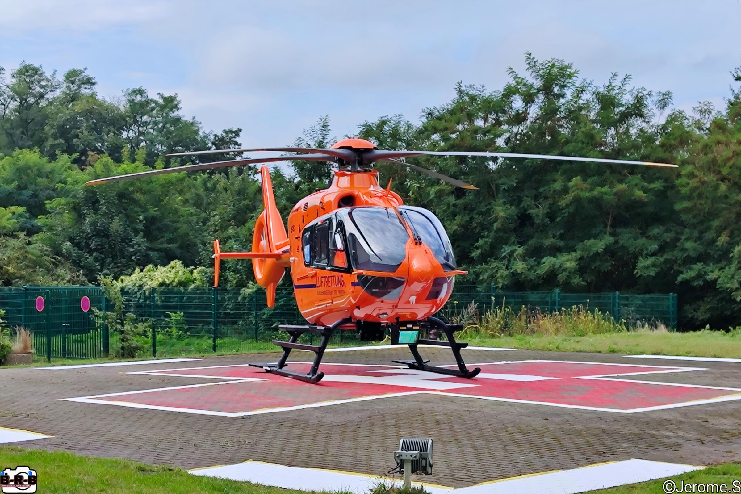 Schwerer Unfall in Vonderort: Rettungshubschrauber nach Kollision zwischen Pkw und E-Roller im Einsatz