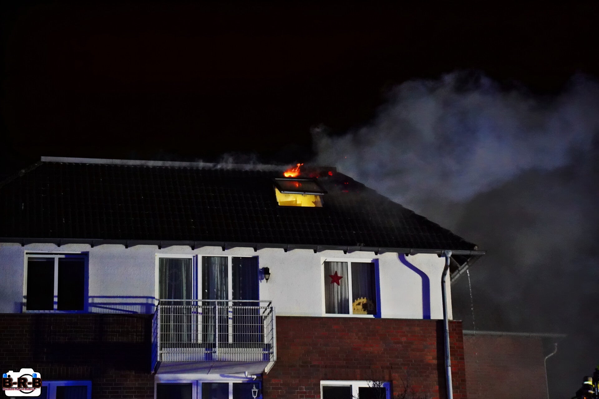 Nach ruhigem Jahreswechsel: Dachstuhlbrand in Kirchhellen hält Feuerwehr auf Trab — Feuerwehr mit Bilanz