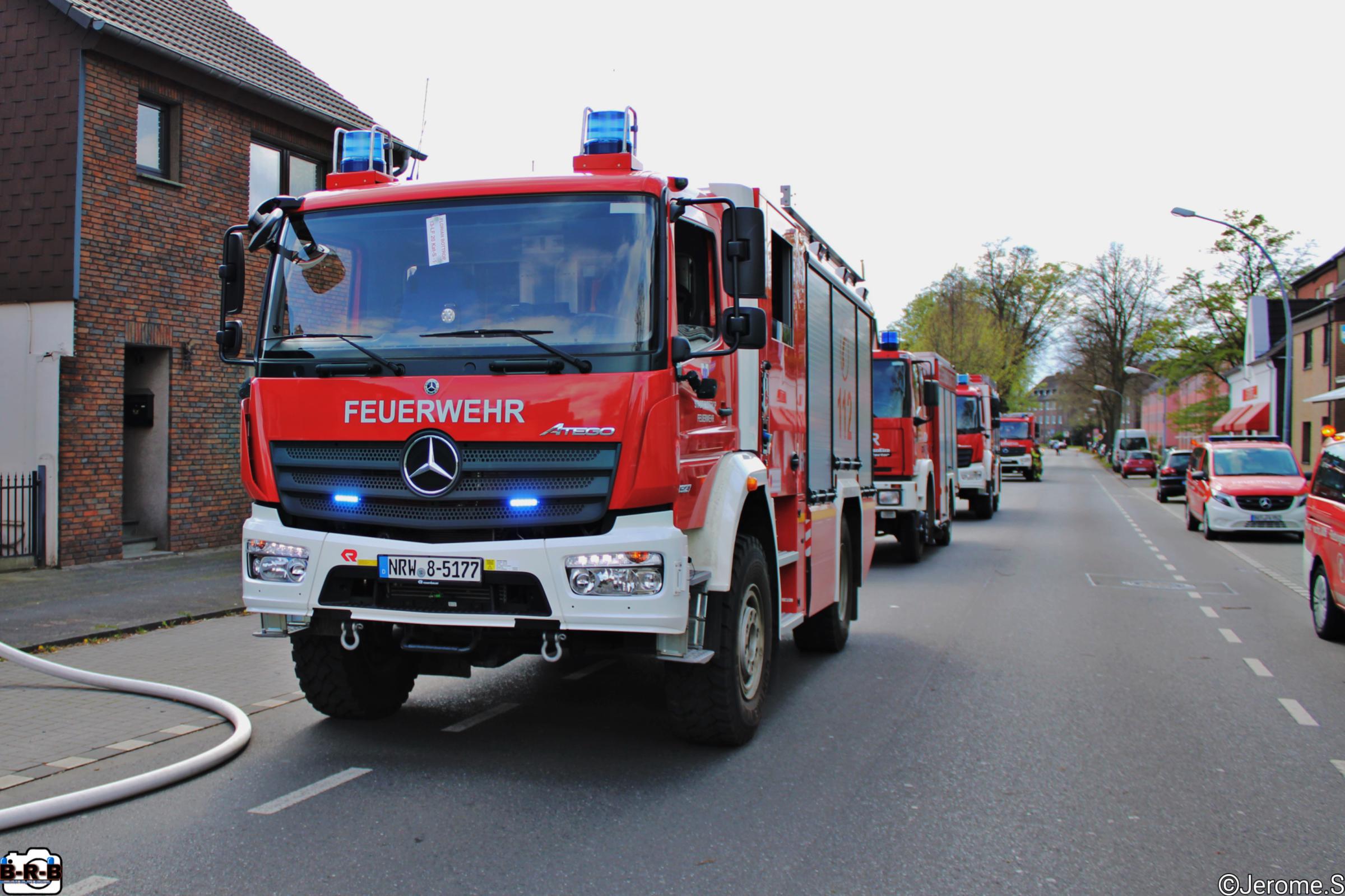 Am Freitagshof: Feuerwehr nach Rauchentwicklung an Müllwagen im Einsatz