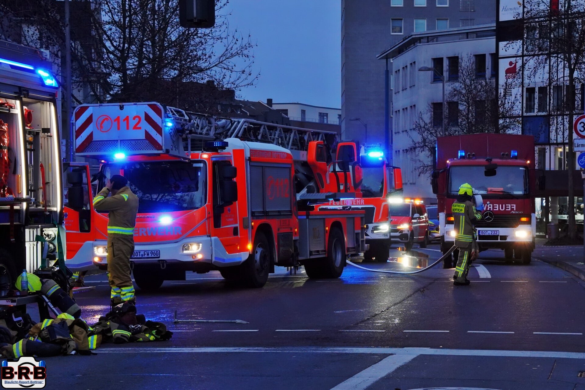 Kellerbrand am Pferdemarkt: Eine Person mit Verdacht auf Rauchgasvergiftung im Krankenhaus