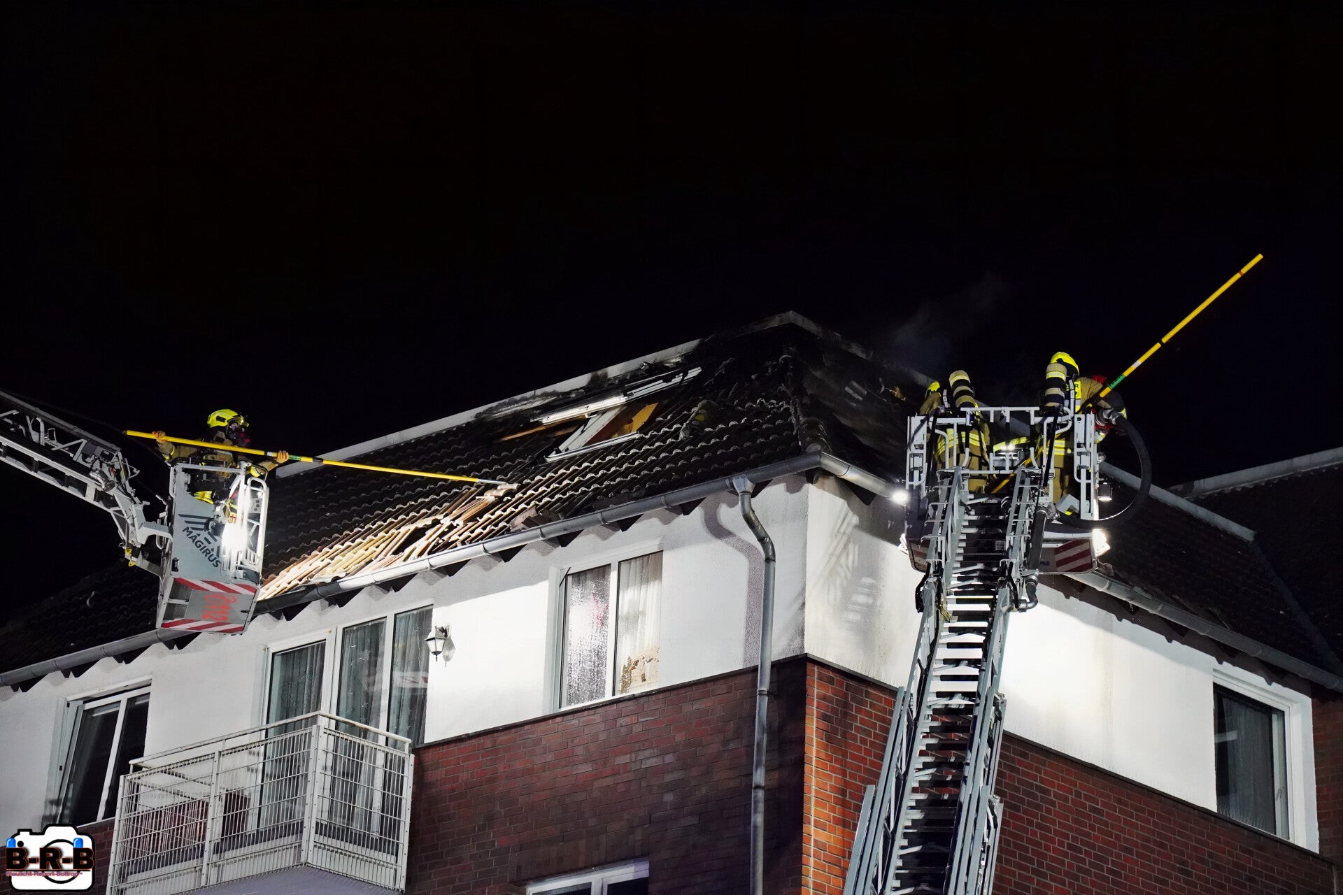 Nach ruhigem Jahreswechsel: Dachstuhlbrand in Kirchhellen hält Feuerwehr auf Trab — Feuerwehr mit Bilanz