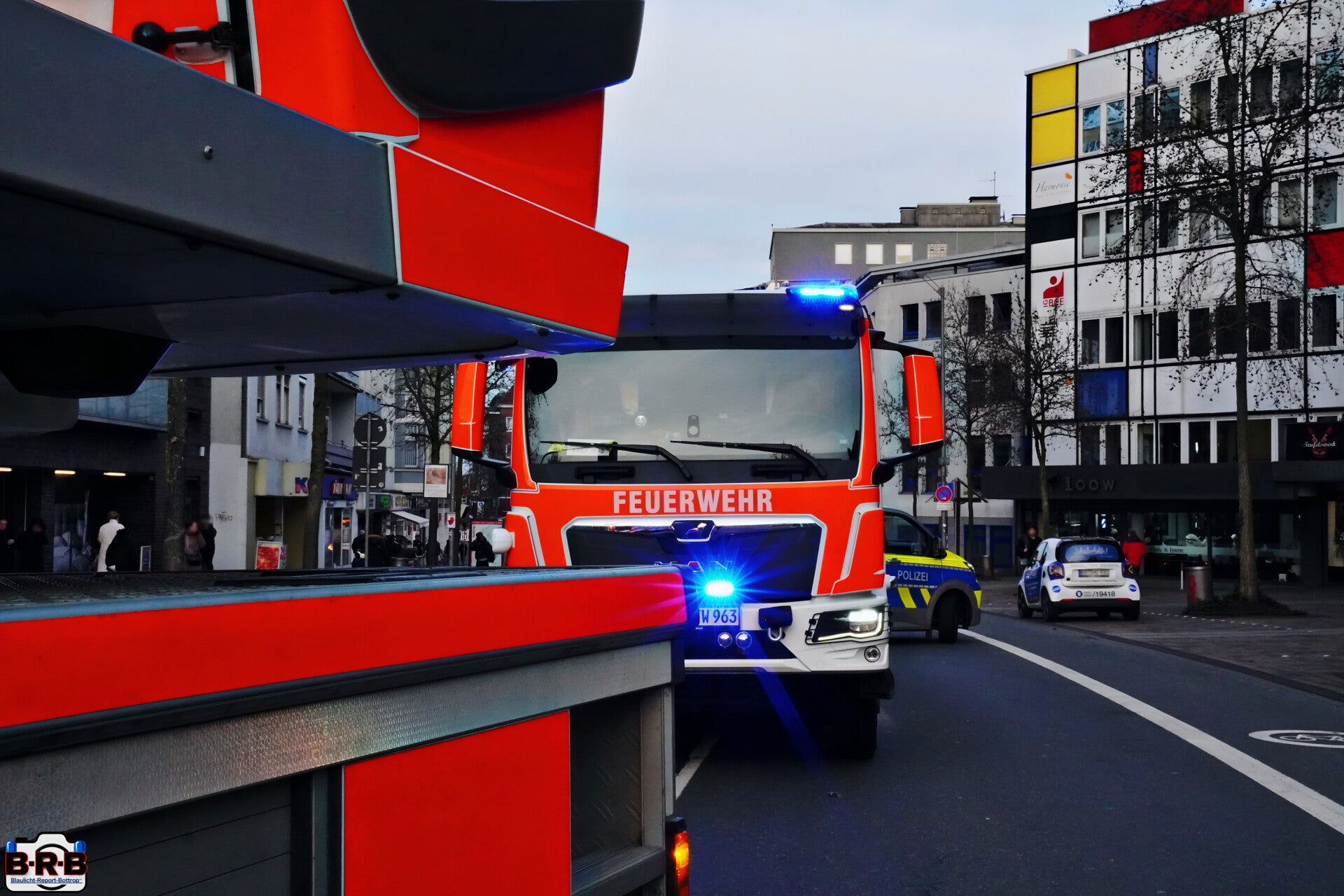 Kellerbrand am Pferdemarkt: Eine Person mit Verdacht auf Rauchgasvergiftung im Krankenhaus