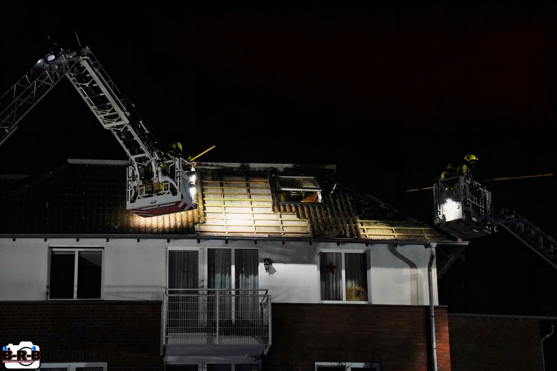 Nach ruhigem Jahreswechsel: Dachstuhlbrand in Kirchhellen hält Feuerwehr auf Trab — Feuerwehr mit Bilanz