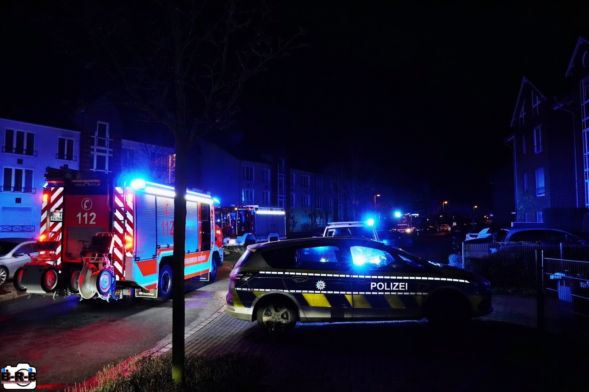 Adventssonntag endet im Feuerwehreinsatz: Kellerbrand auf der Heimannstraße, Notarzt vor Ort