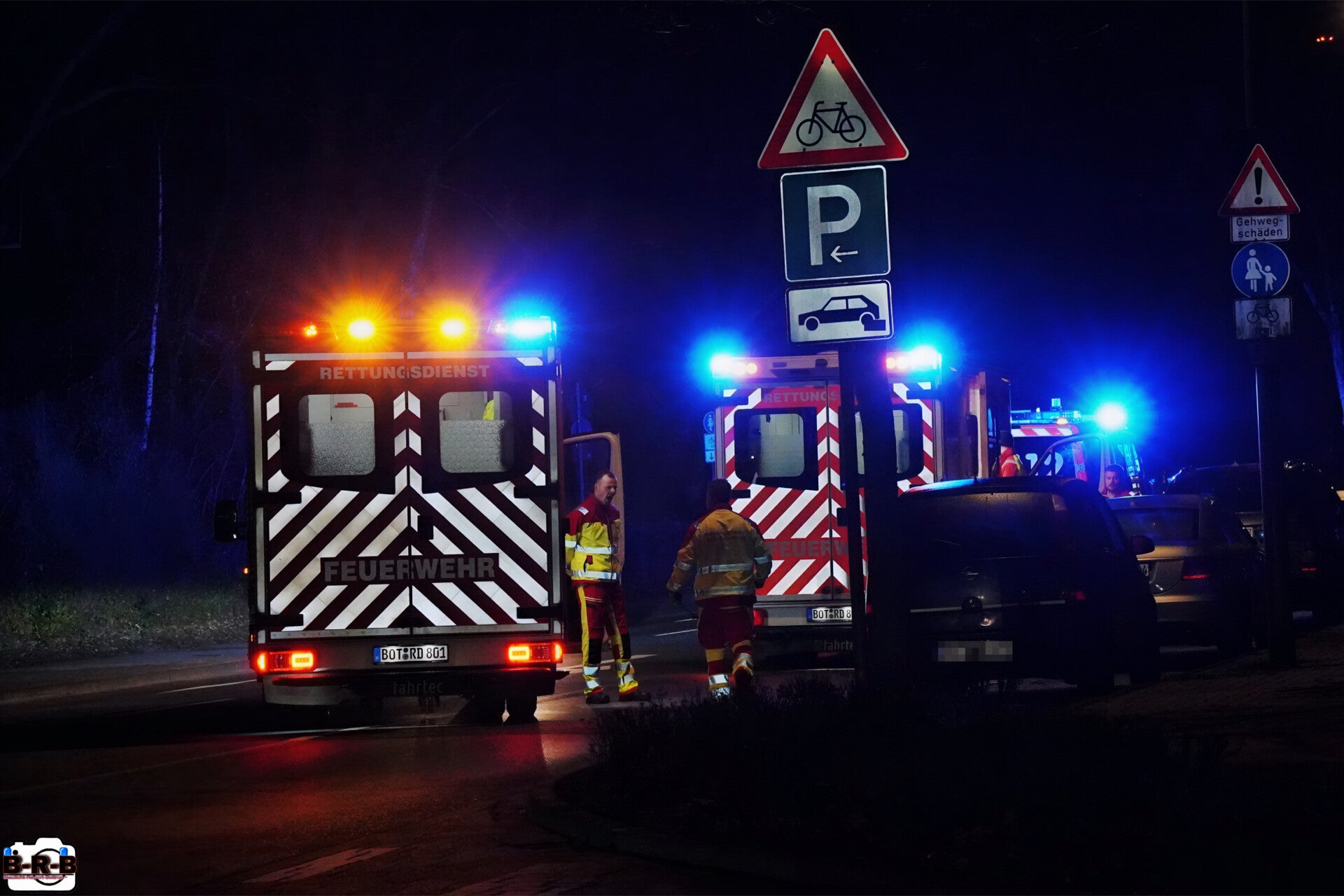 Adventssonntag endet im Feuerwehreinsatz: Kellerbrand auf der Heimannstraße, Notarzt vor Ort