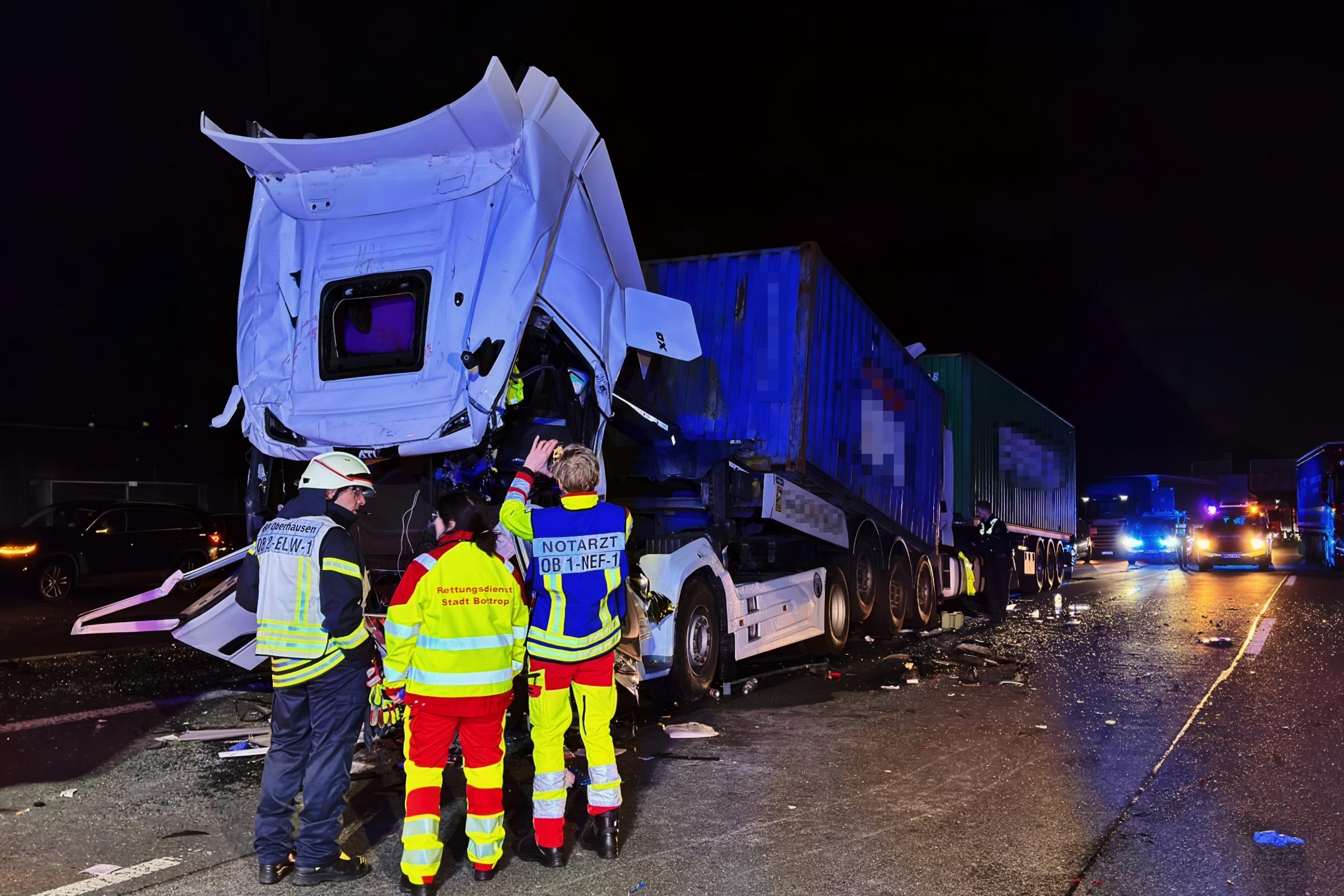 Bottrop und Oberhausen im Einsatz Schwerer Unfall auf der A2