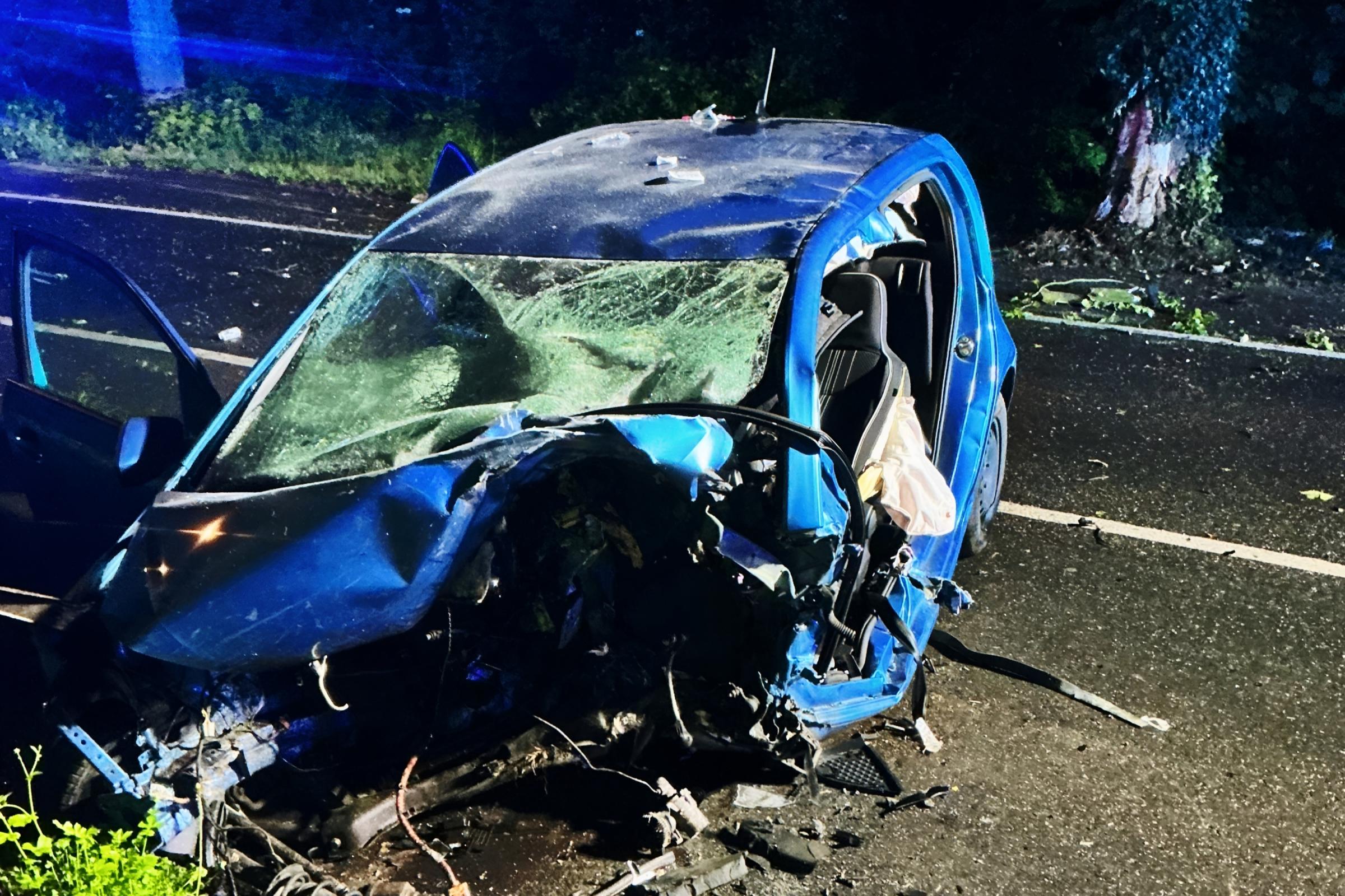 Lindhorststraße: Verfolgungsfahrt durch Bottrop endet mit schwer verletztem Fahrer, Rettungshubschrauber im Einsatz