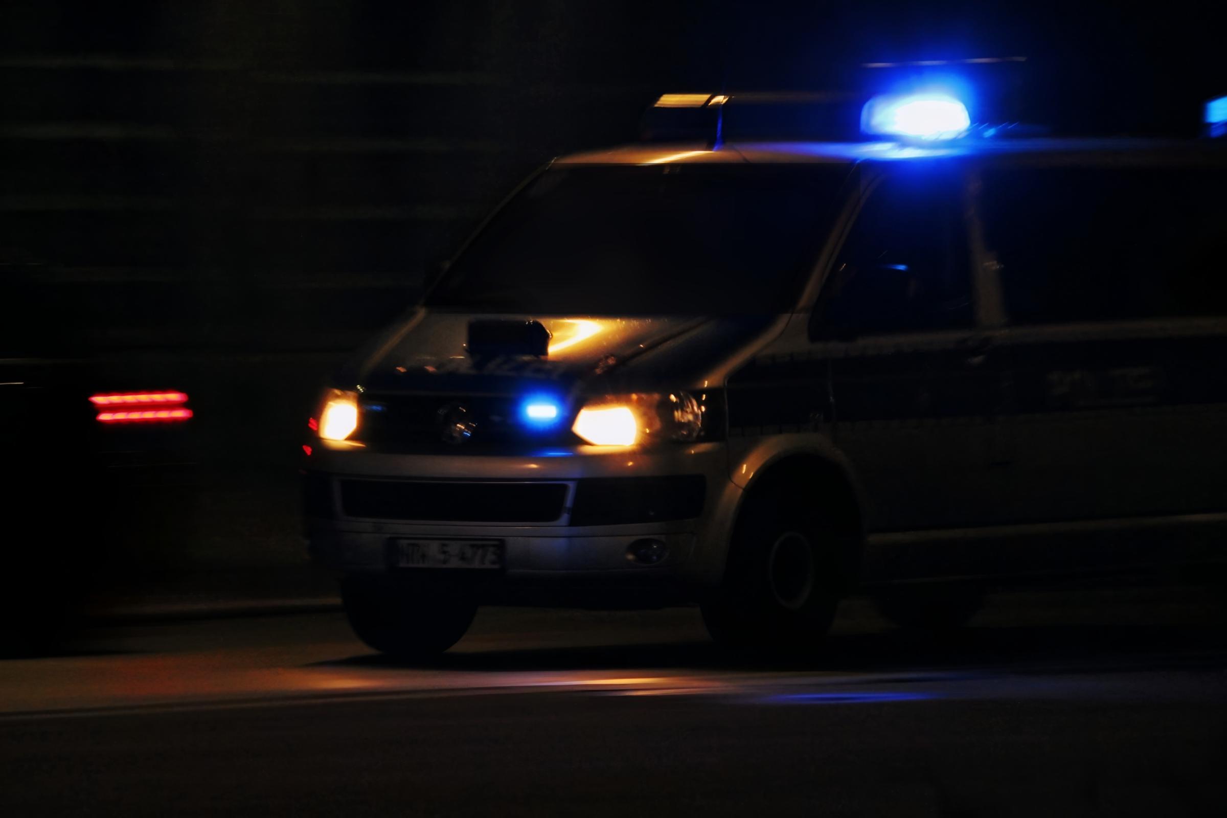 Nach Einbruch an der Neustraße: Anwohnerin begegnet zwei Verdächtigen im Treppenhaus
