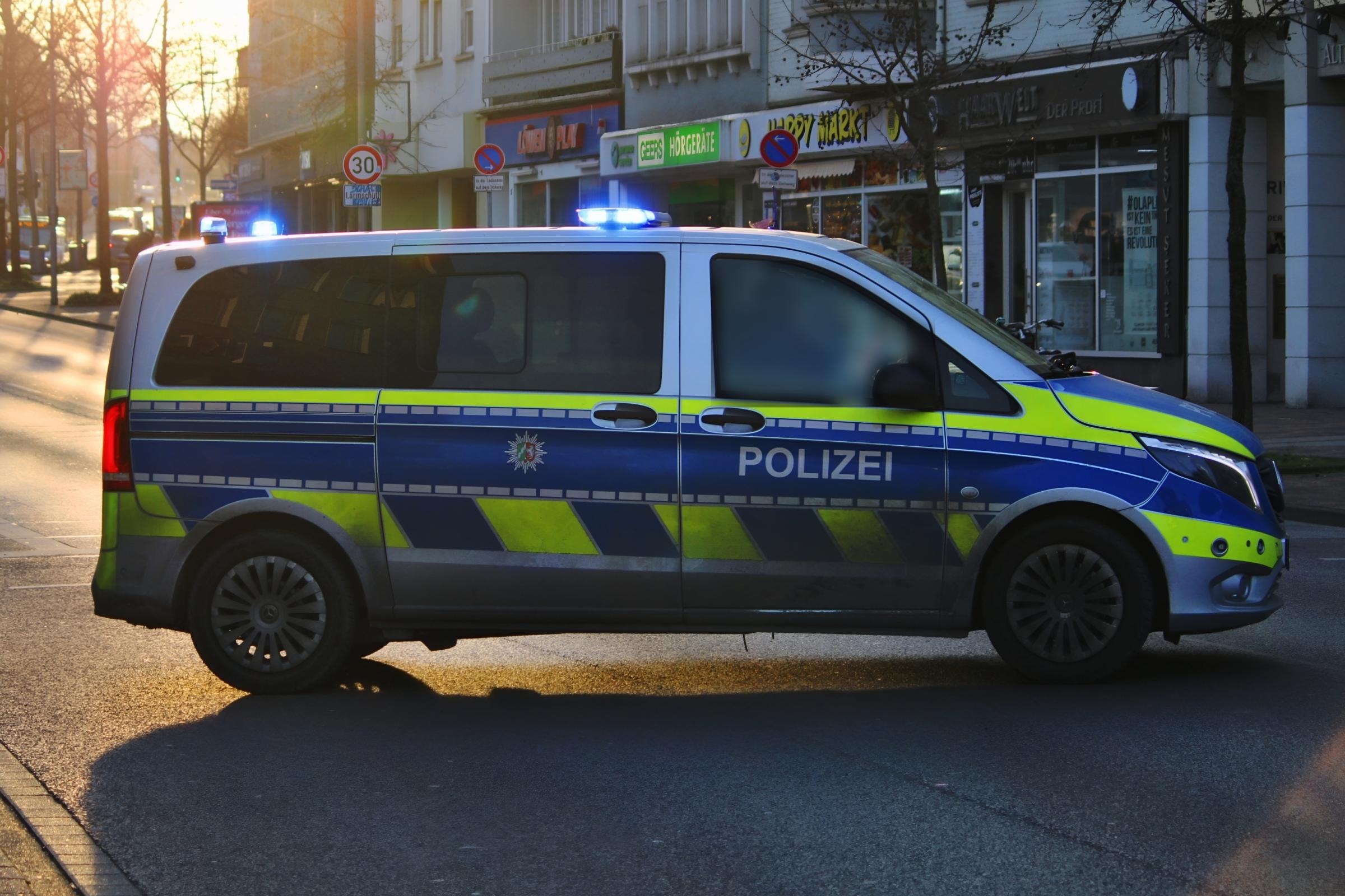 Unfall an Friedrich-Ebert-Straße: 29-Jähriger verletzt – Autofahrer flüchtet von Unfallort