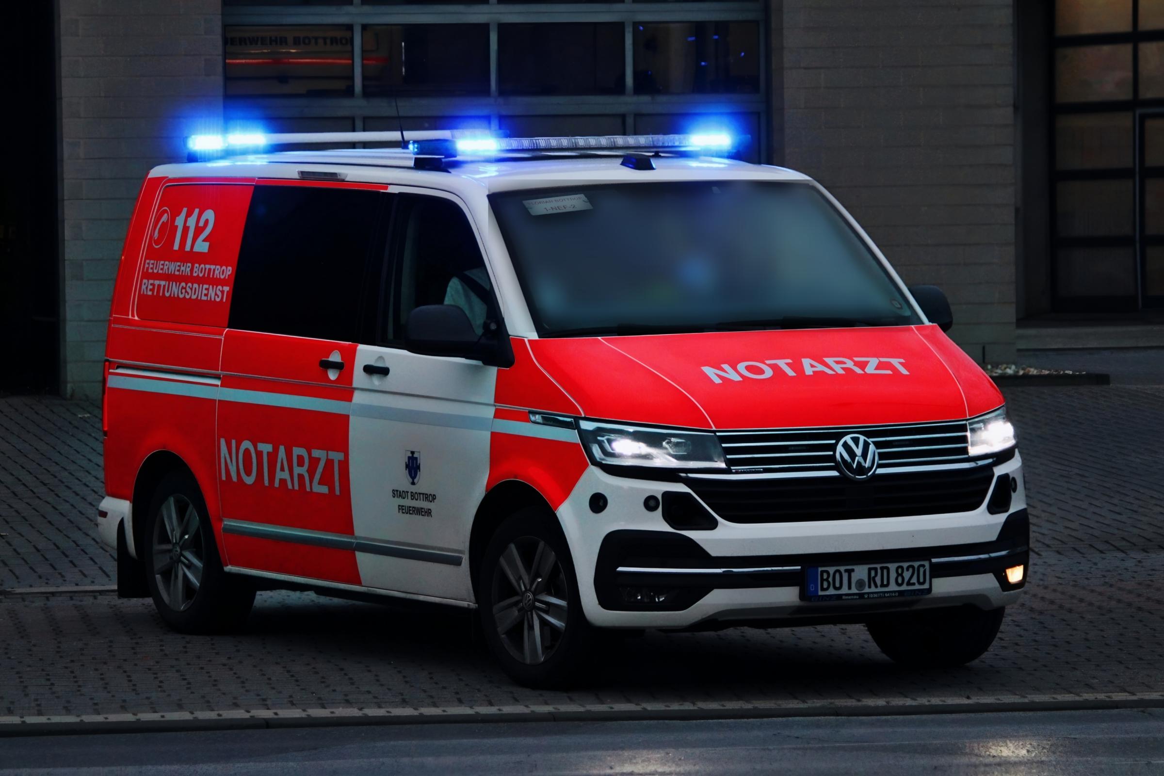 Vier Verletzte nach Unfall auf der A42: Polizei ermittelt wegen möglicher fahrlässiger Körperverletzung