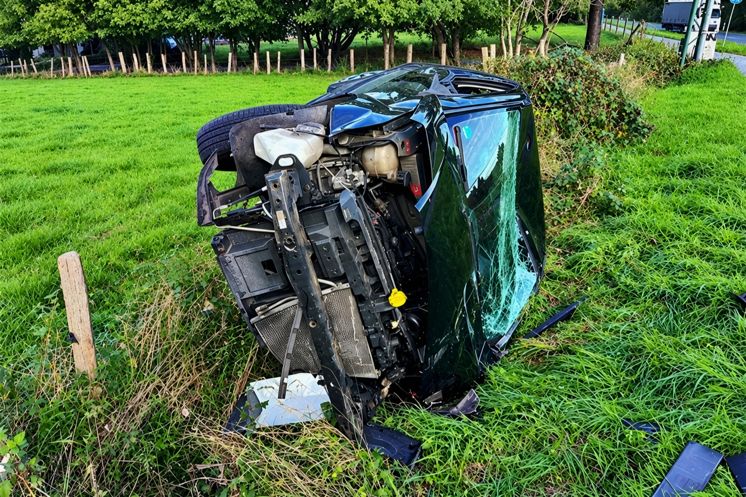 Heftiger Frontalcrash: 26-jähriger Bottroper überschlägt sich mit Citroën – fünf Verletzte