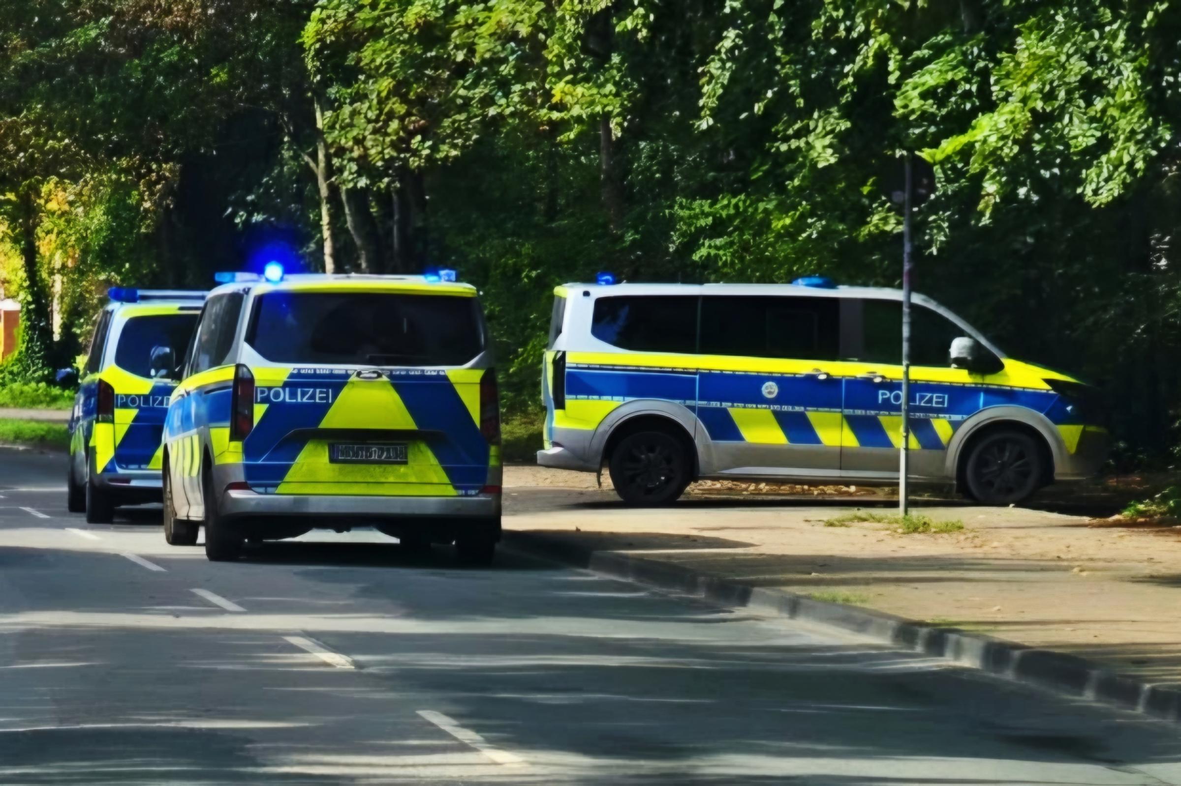Verdächtige Personen in Fuhlenbrock gemeldet: Polizei stellt drei Männer – PTB-Waffe gefunden