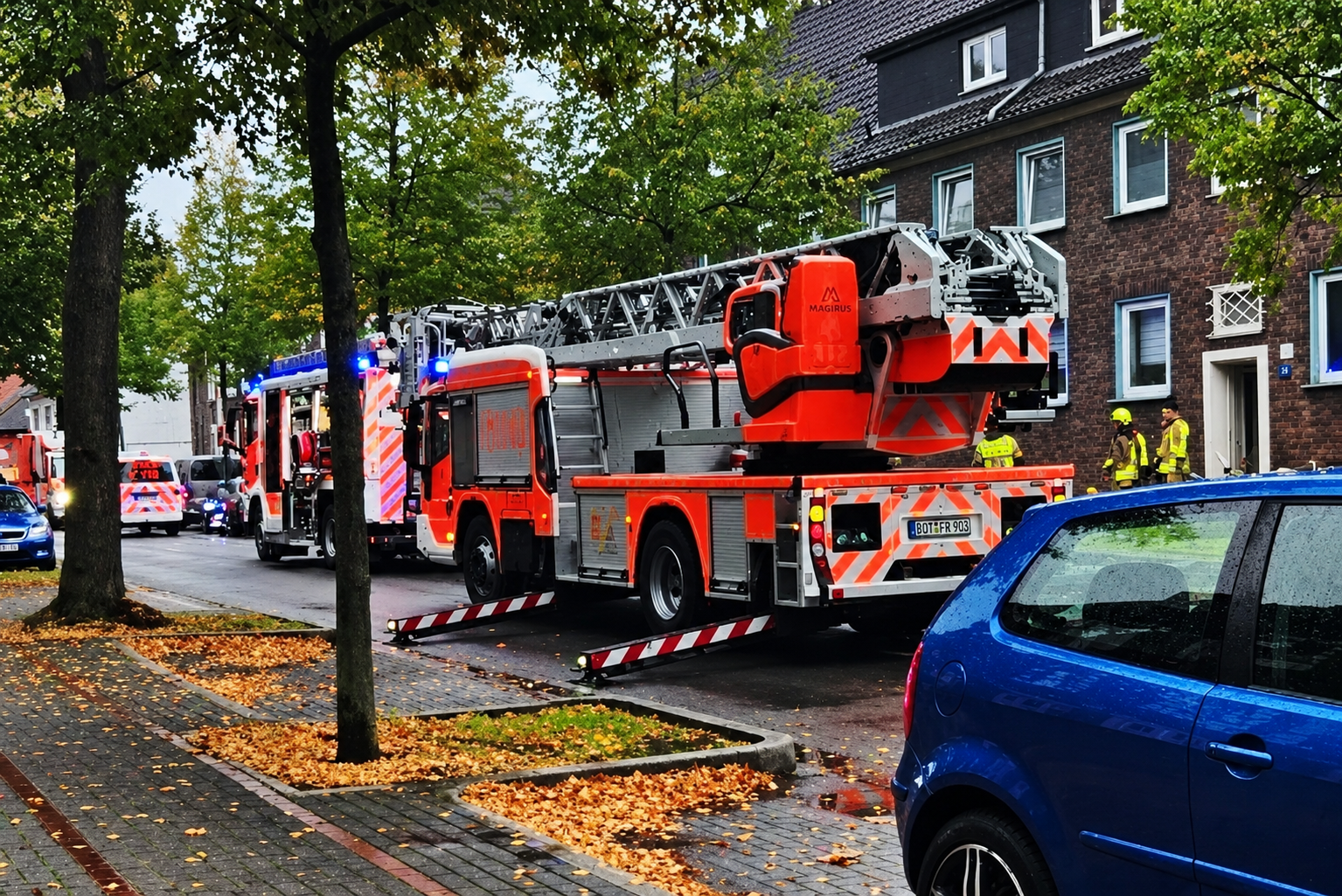 Knall aus Mehrfamilienhaus am Nordring: Feuerwehr löscht Brand in Erdgeschosswohnung