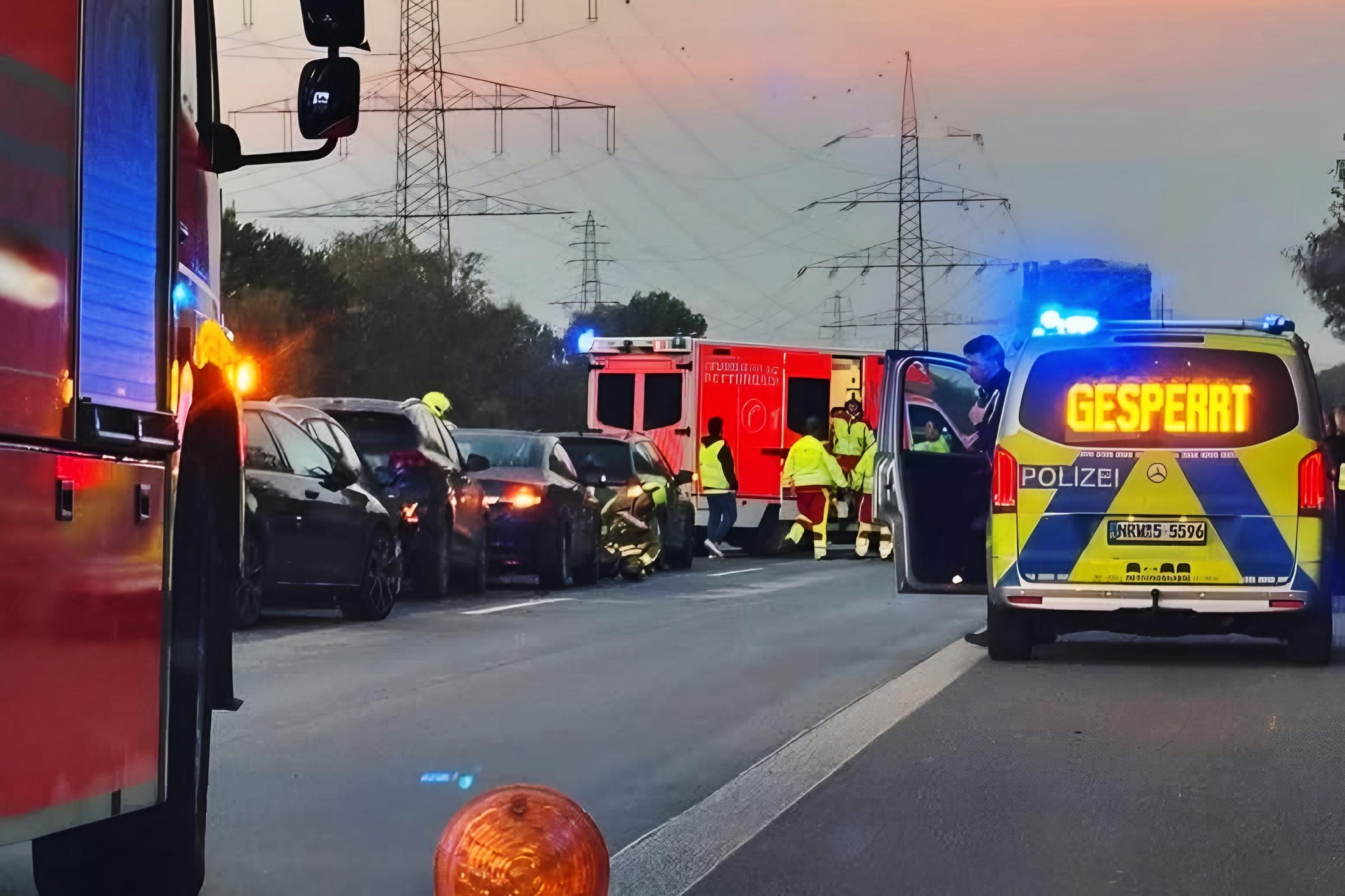 Massenkarambolage auf der A42: Sechs Fahrzeuge in Unfall verwickelt – zwei Verletzte